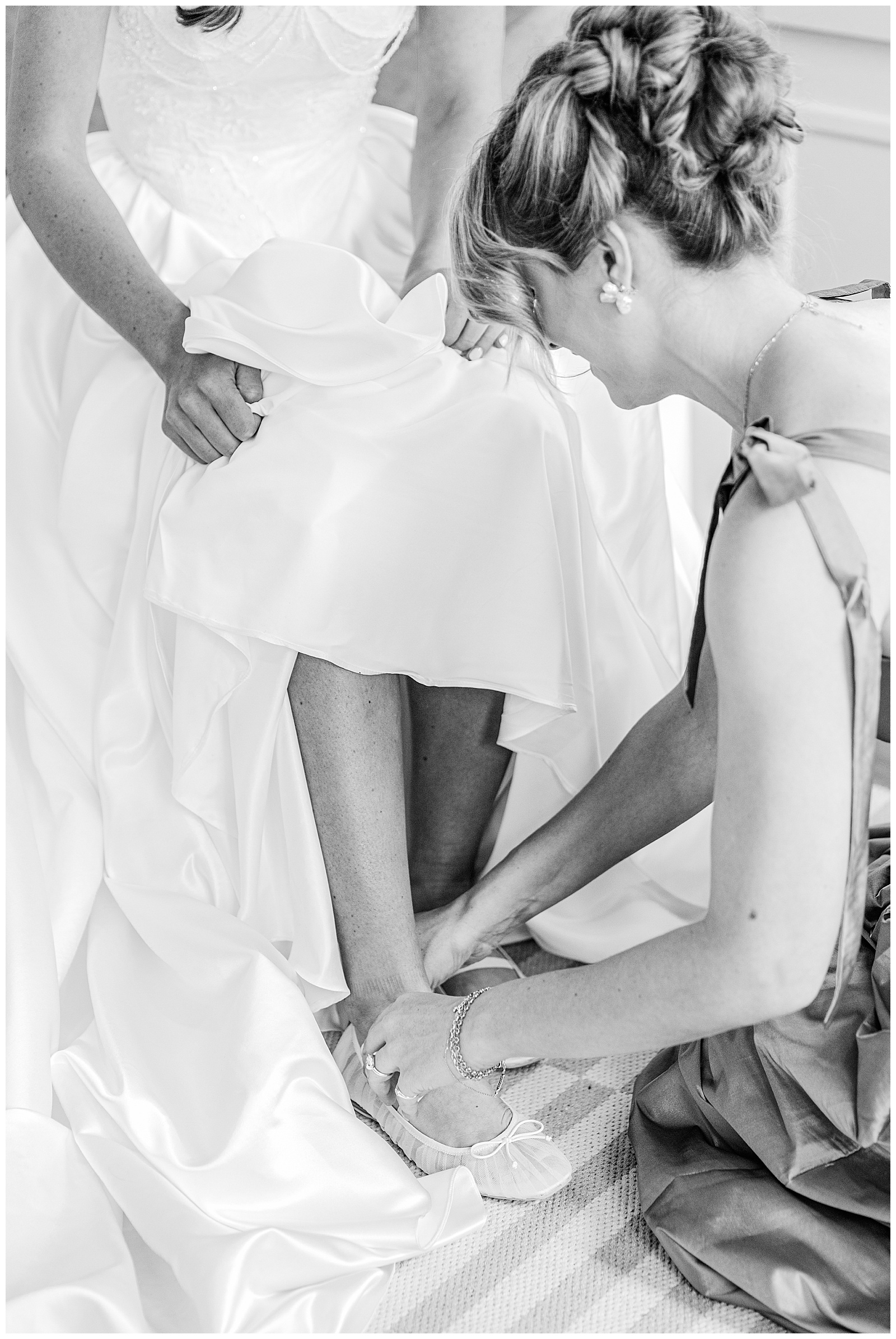 Blues and White Backyard Wedding in Clinton, Ohio | Heather J Photography | Ohio Wedding and Engagement Photographer