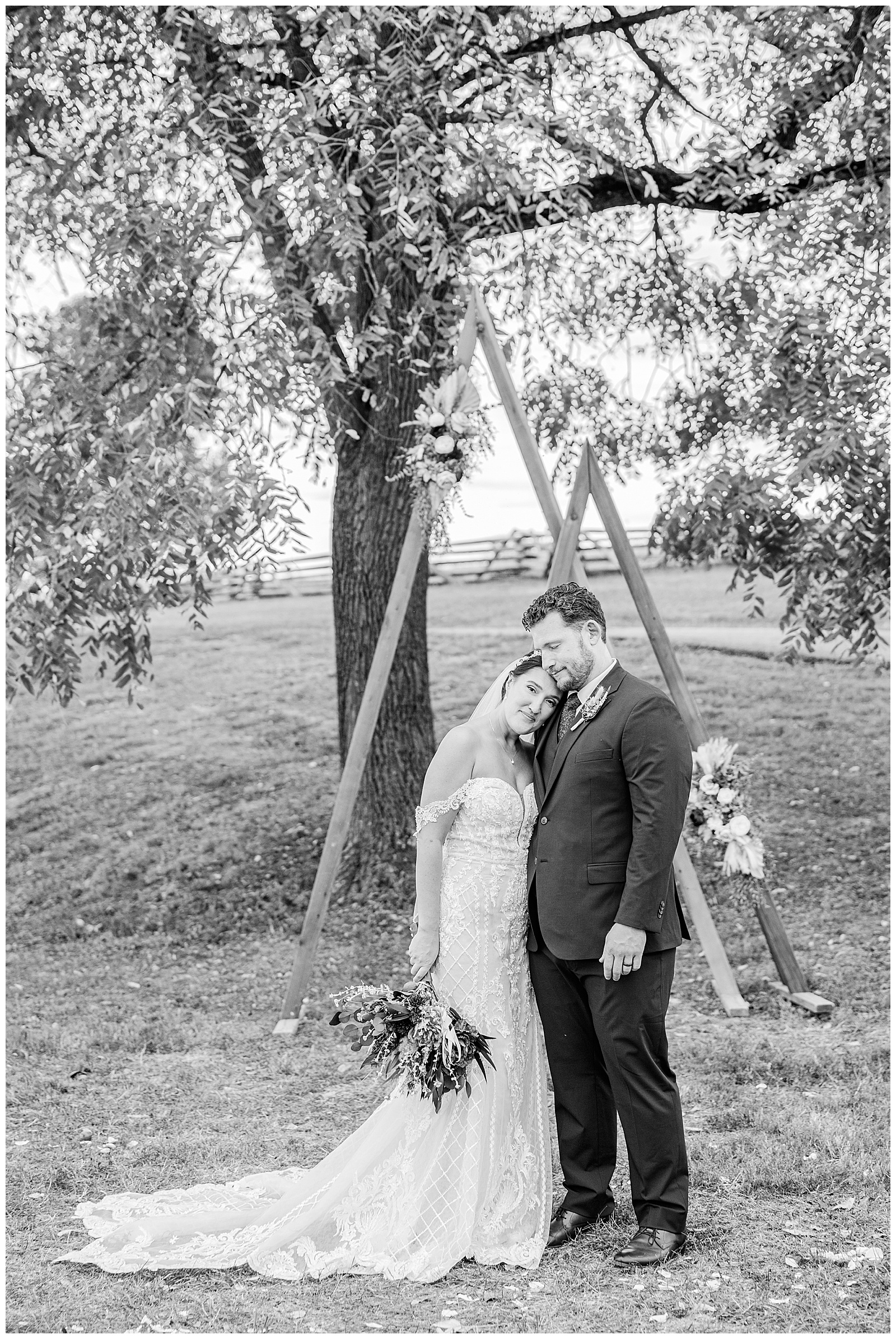 Early Fall Wedding at Diamond Lake Event Barn | Heather J Photography | Ohio Engagement Photographer