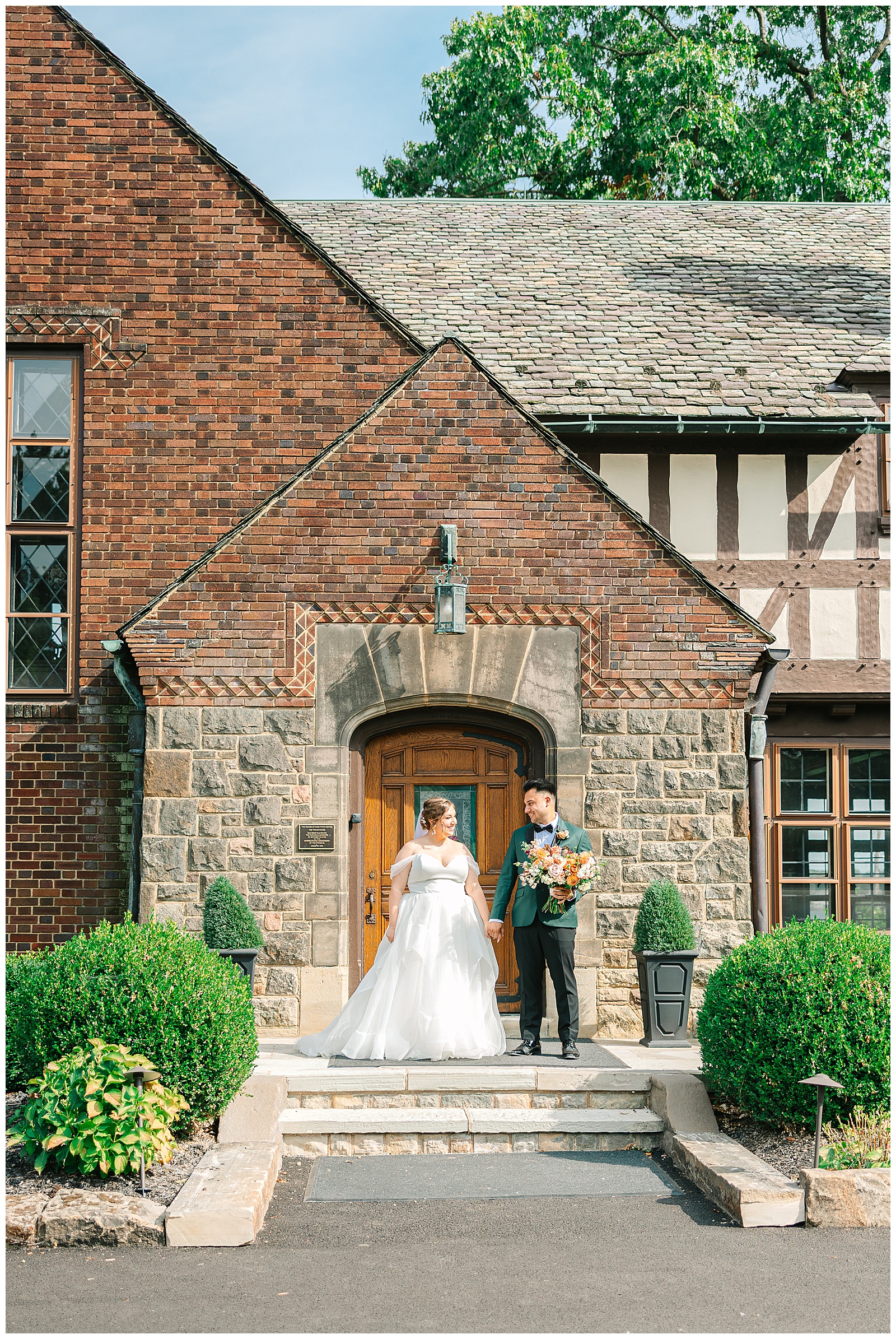Early Fall Wedding at Tudor House at Mason's Cove | Heather J Photography | Ohio Engagement Photographer