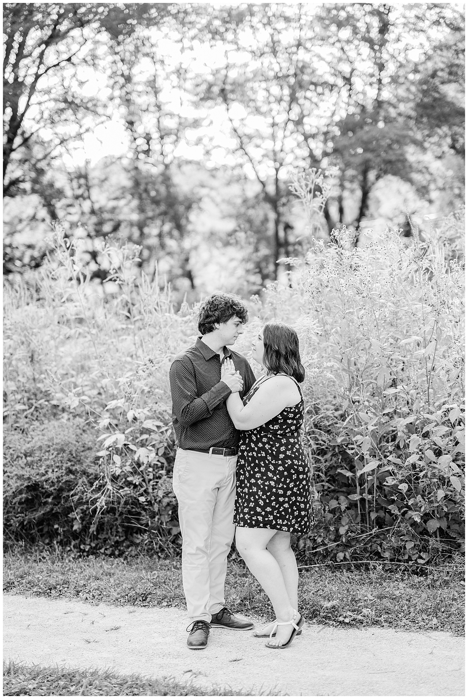 Everett Covered Bridge and The Ledges in Peninsula Ohio Engagement Sesssion